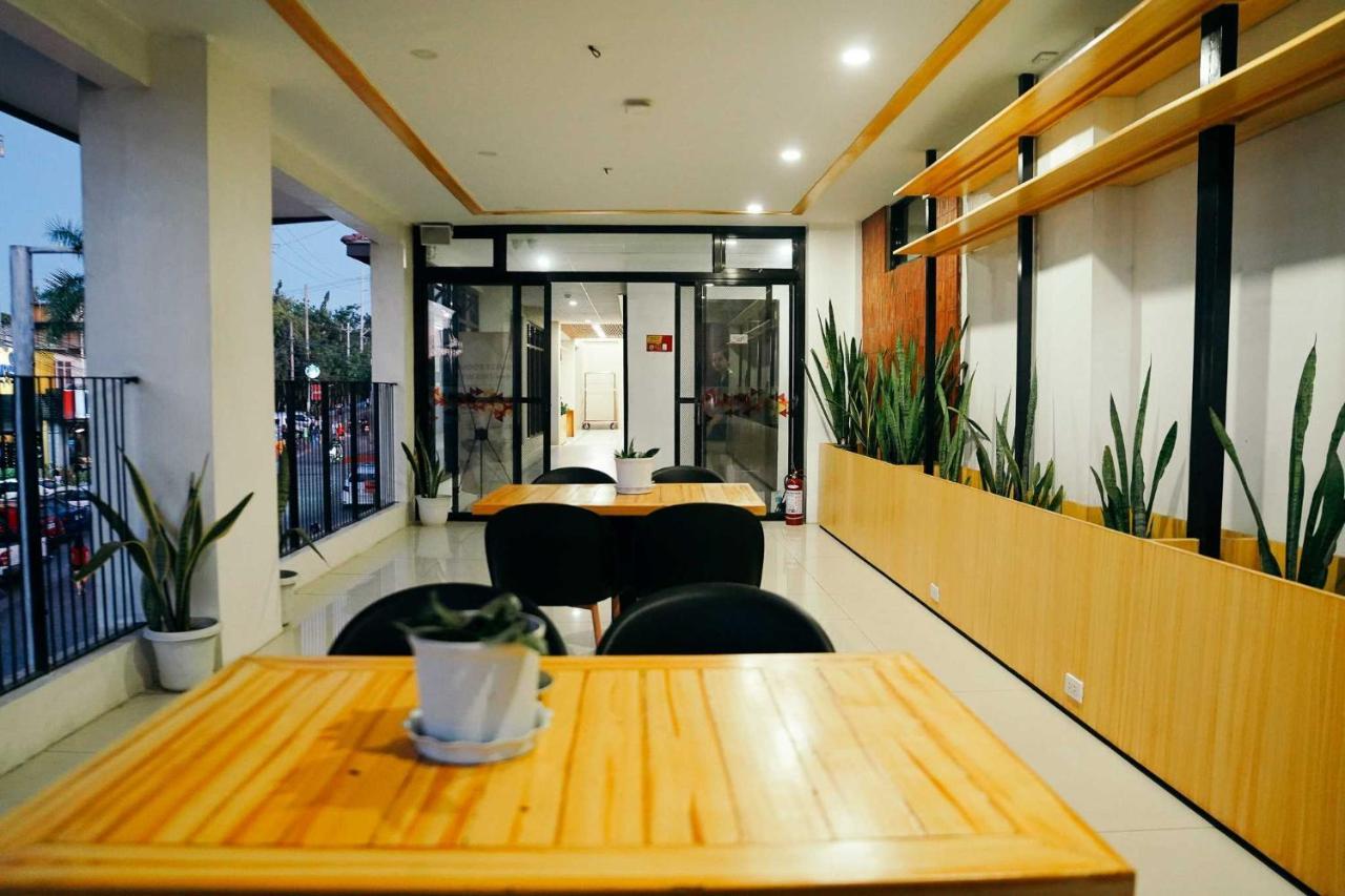 Travelbee Airport Inn Lapu-Lapu City Eksteriør billede