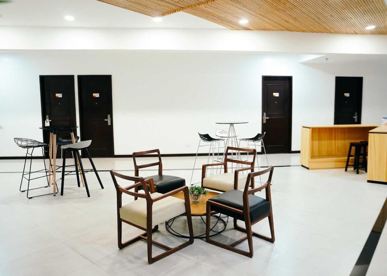 Travelbee Airport Inn Lapu-Lapu City Eksteriør billede