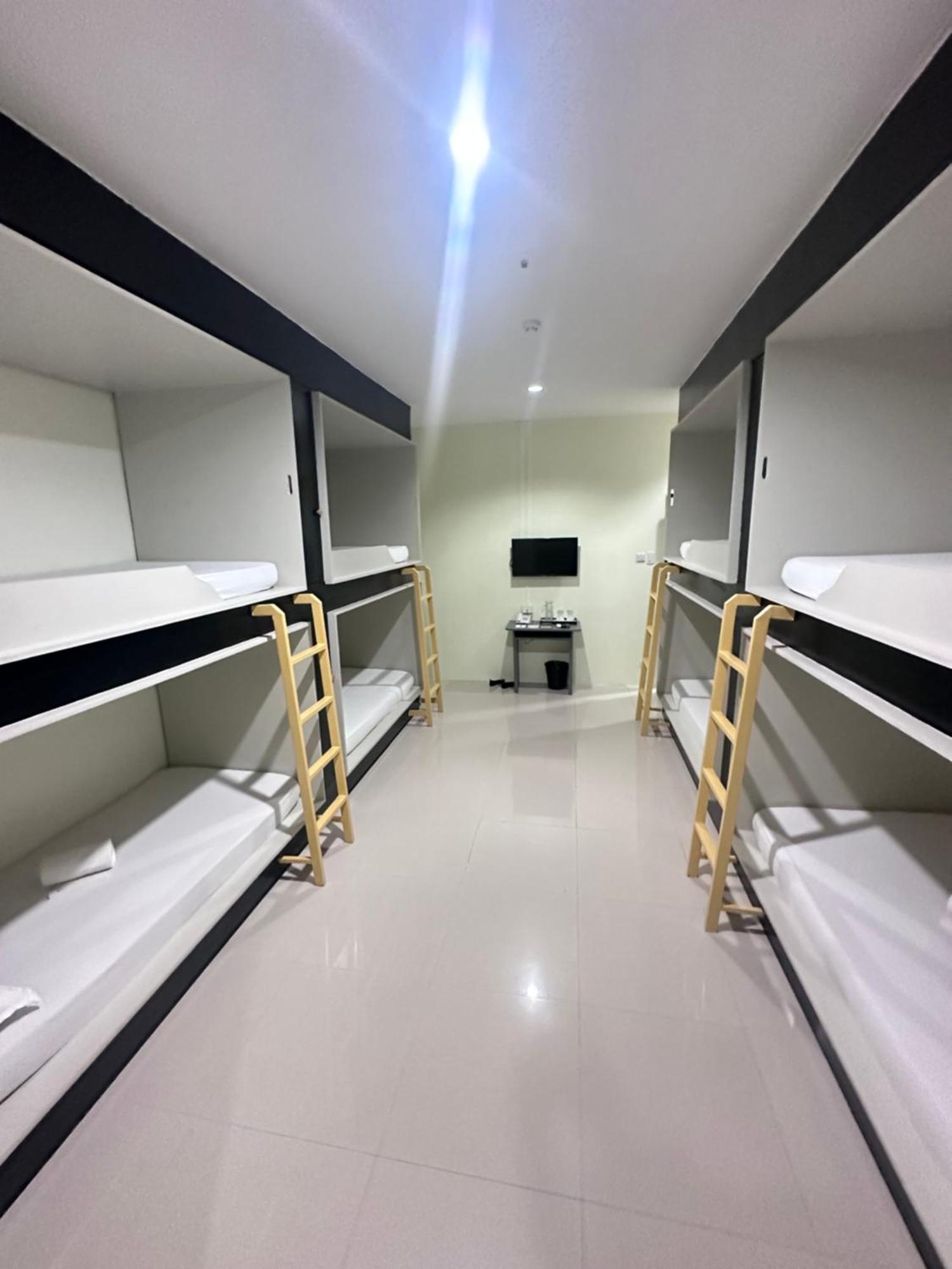 Travelbee Airport Inn Lapu-Lapu City Eksteriør billede