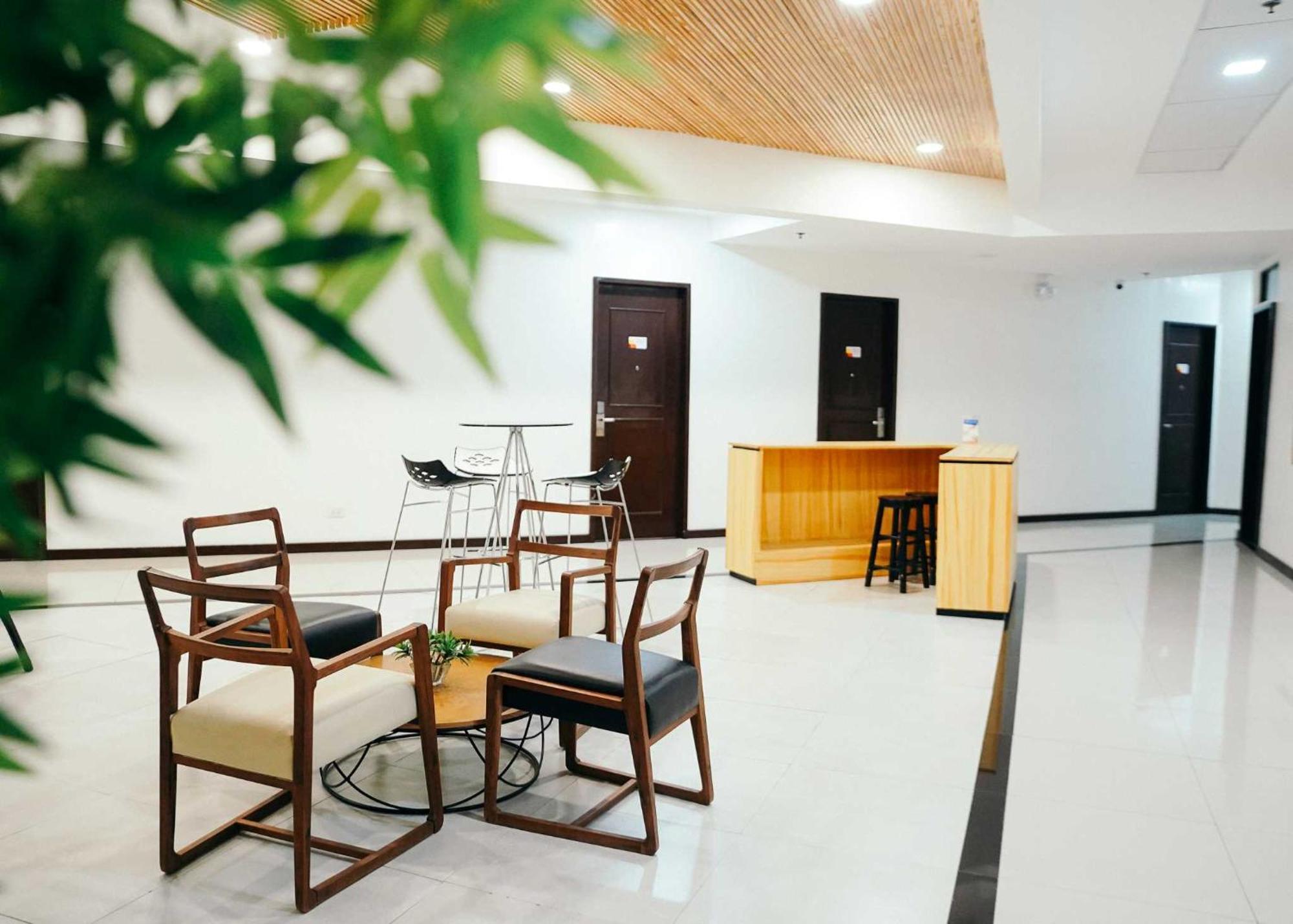 Travelbee Airport Inn Lapu-Lapu City Eksteriør billede